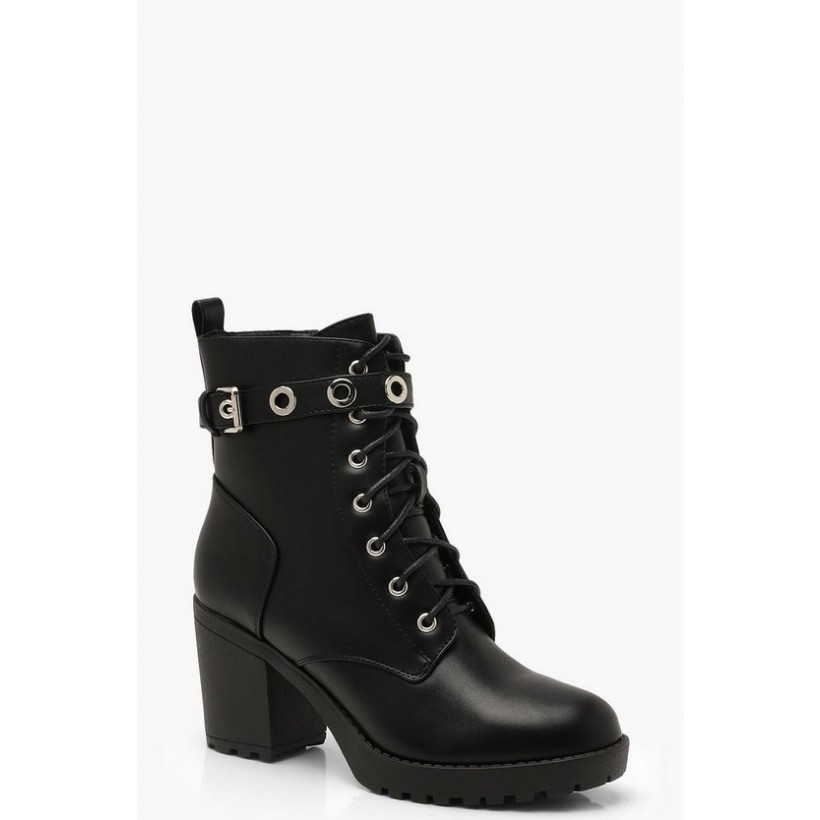 Chunky Lace Up Hiker Boots With Eyelets in Black