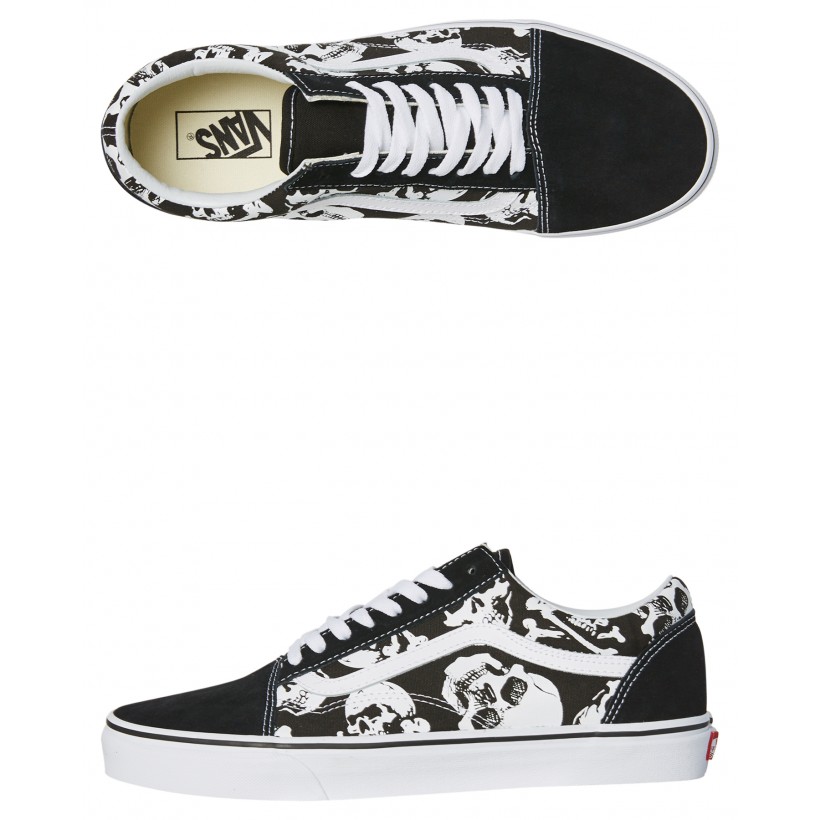 Old Skool Skulls Shoe Black White By VANS