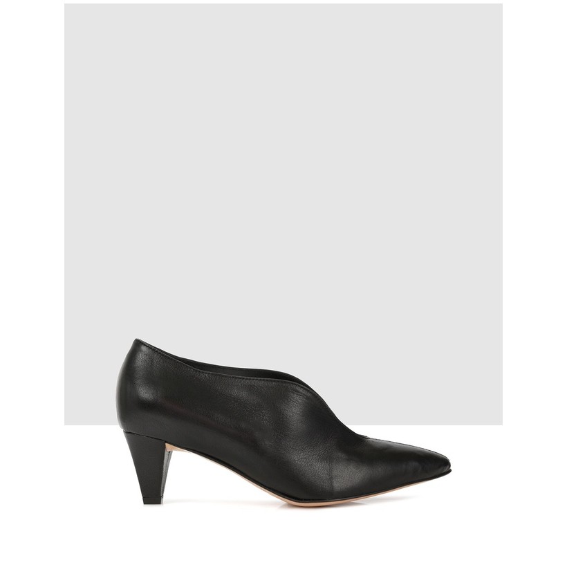 Bells Court Shoe Black by Beau Coops