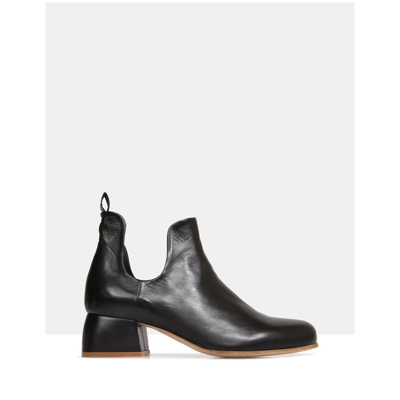 Chestnut Ankle Boots BLACK by Beau Coops