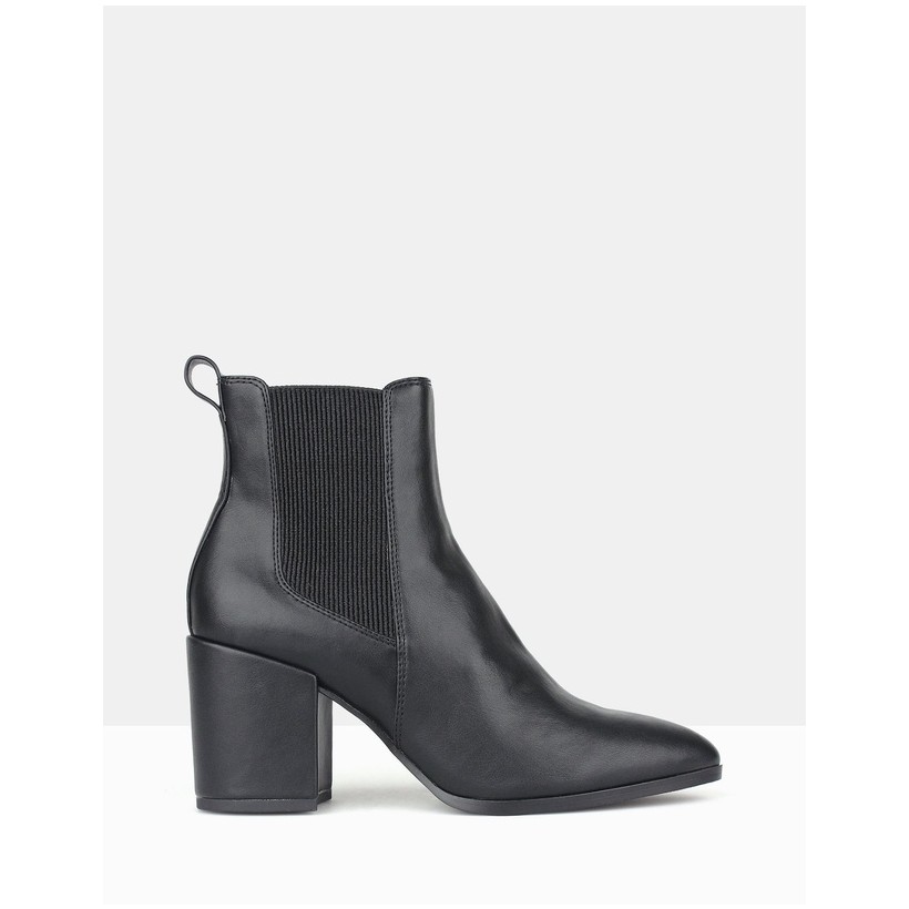 Coyote Chelsea Boots Black by Betts
