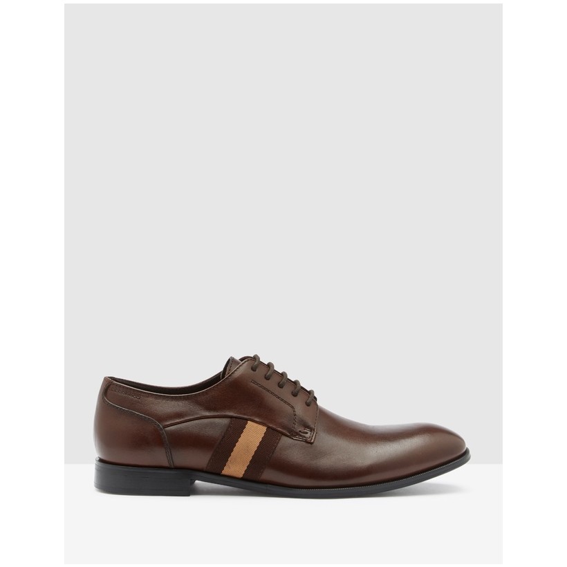 Eager Brown by Steve Madden