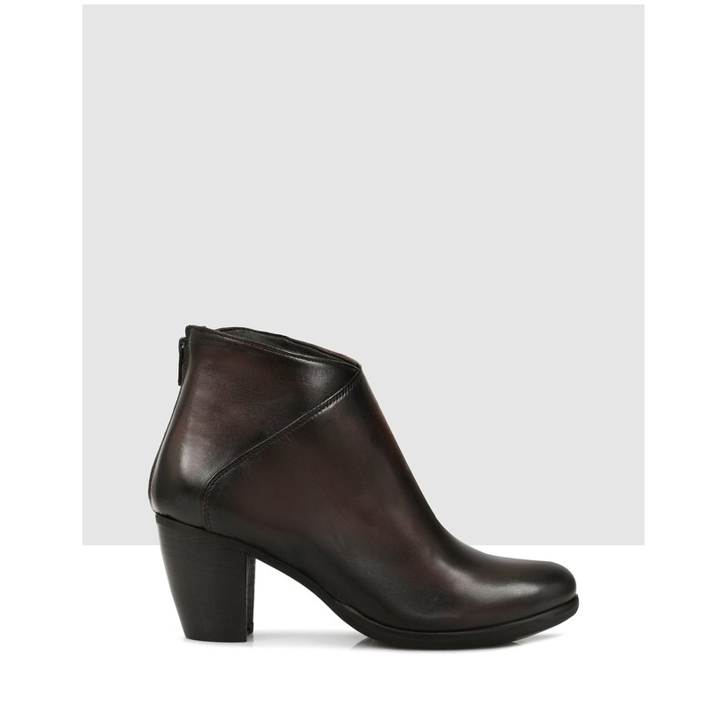 Jacinta Ankle Boots Brown by Sempre Di