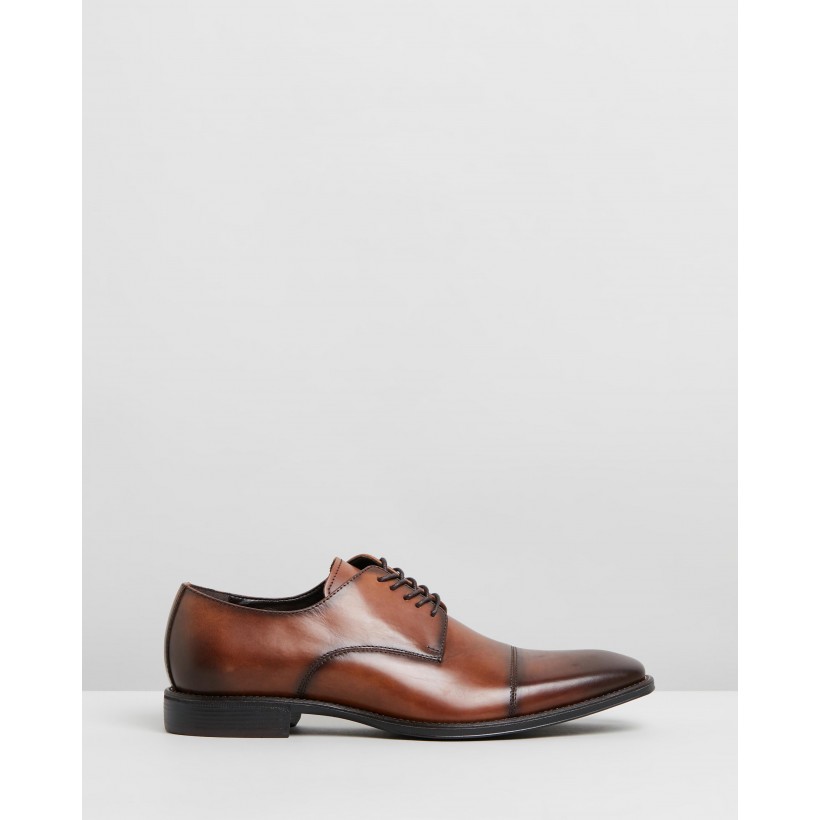 Left Lace-Up Oxfords Cognac by Kenneth Cole