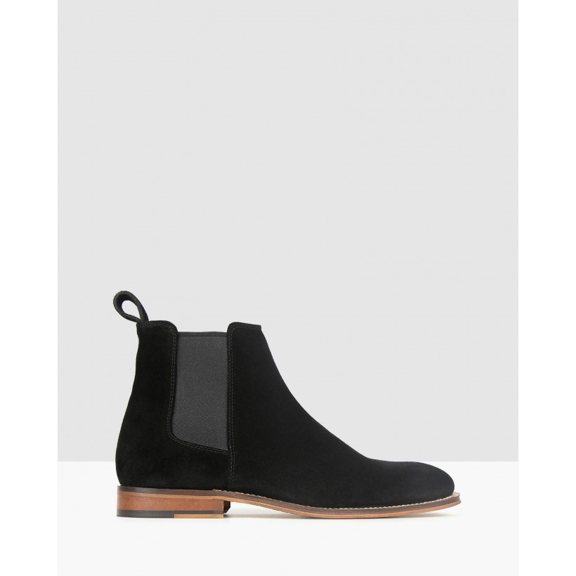 Taken Leather Chelsea Boots Black by Zu