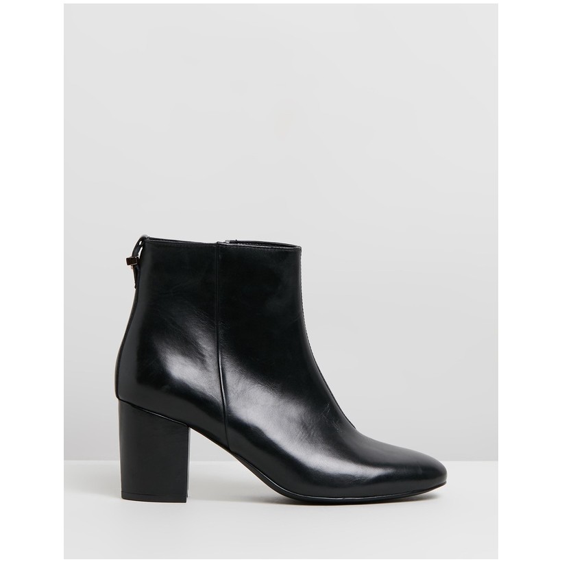 Wilimina Leather Ankle Boots Black Leather by Atmos&Here