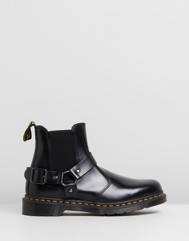 dr martens wincox chelsea boots in black