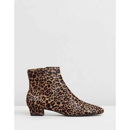 Chloe Ankle Boots Leopard by M.N.G