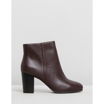 Kennedy Ankle Boots Chocolate by Vionic