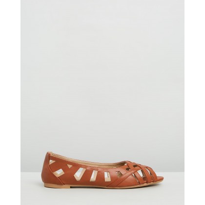 Valerie Flats Tan Smooth by Spurr