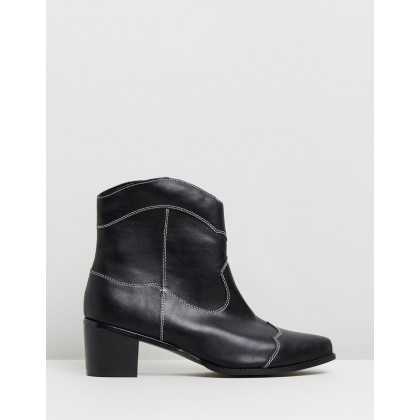 VEGAN - Nettle Ankle Boots Smooth Black & White by Atmos&Here